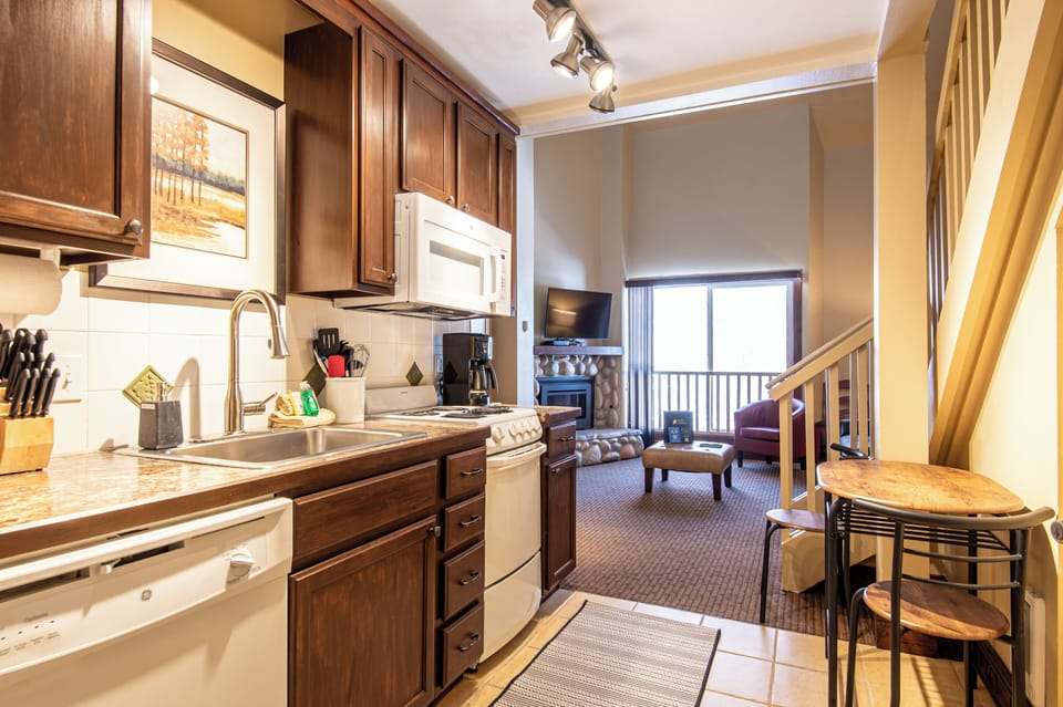 Kitchen/Entry