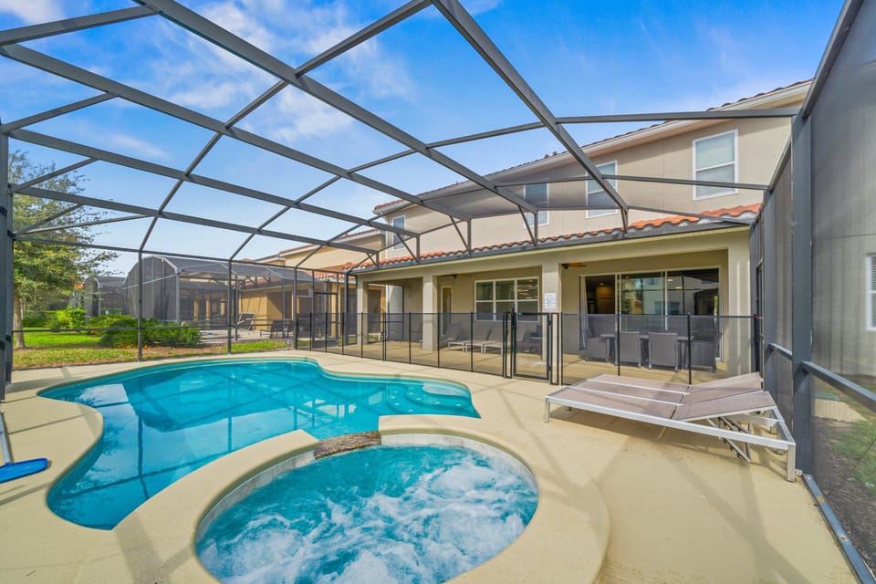 - Outdoor pool and spa with screened lanai enclosure  
- Comfortable loungers and covered patio dining space  
- Perfect spot for relaxation and fun under the sun