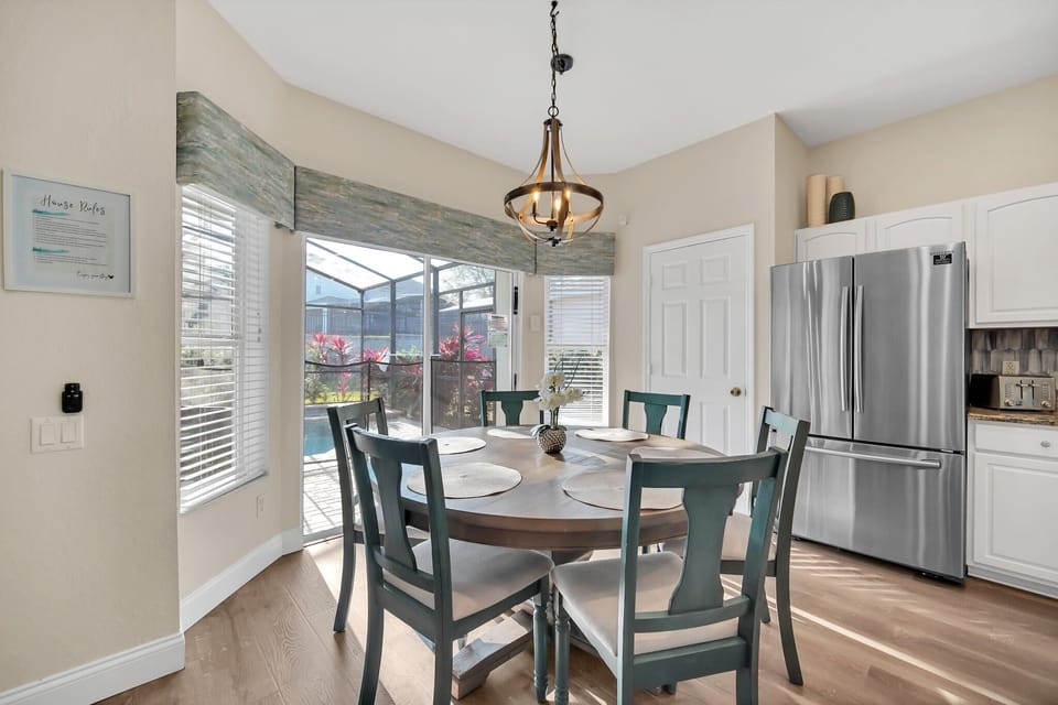 Family Dining | Elegant Table for Memorable Meals