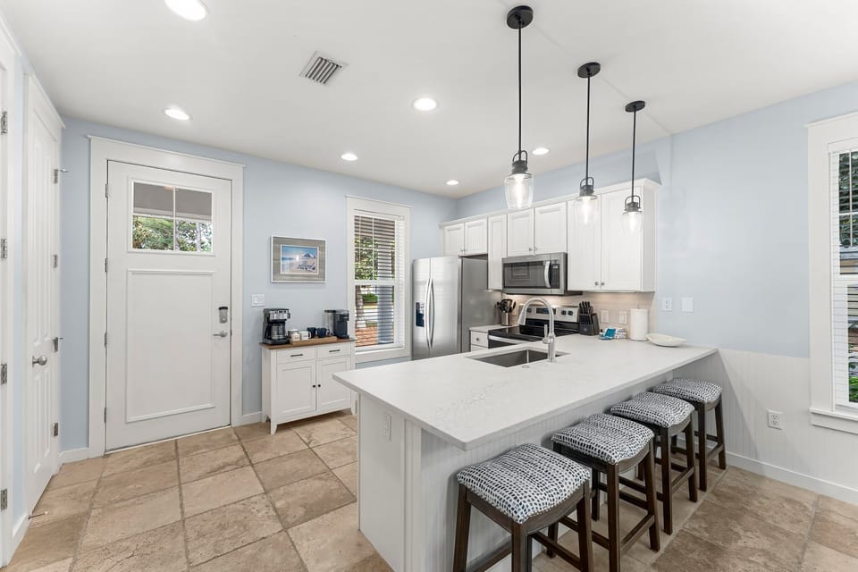 Kitchen & Breakfast Bar