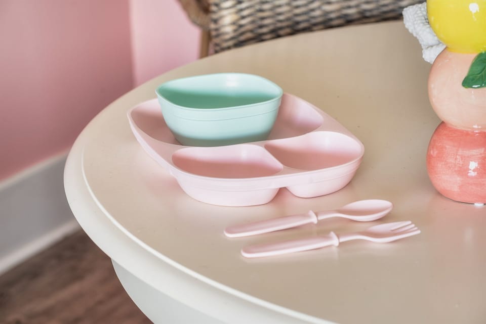 🍽️ Kid-friendly dishware included—safe, colorful, and perfect for picky eaters.