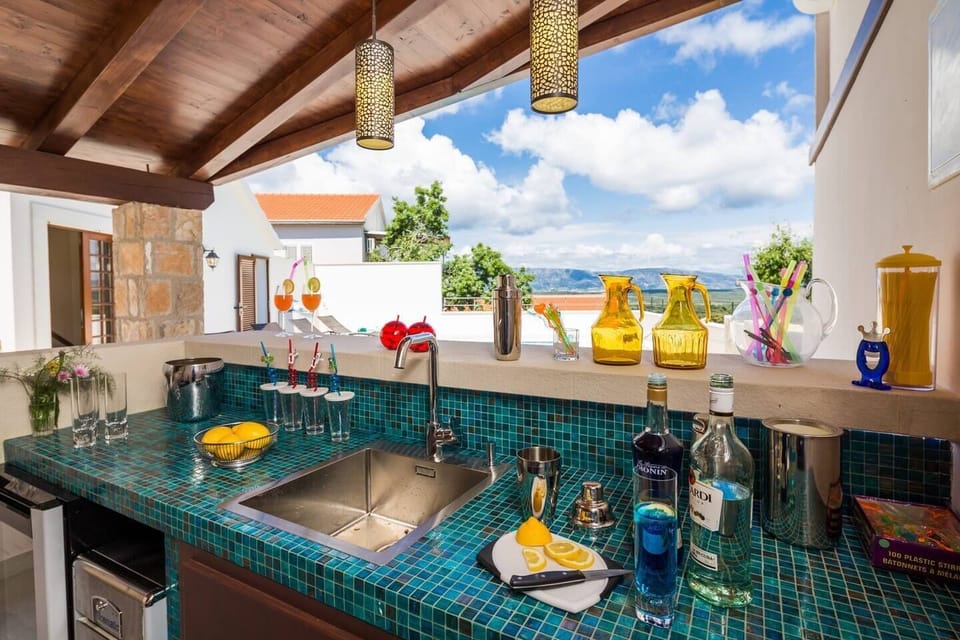  Outdoor bar