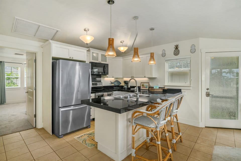 Fully Equipped Kitchen with Breakfast Bar