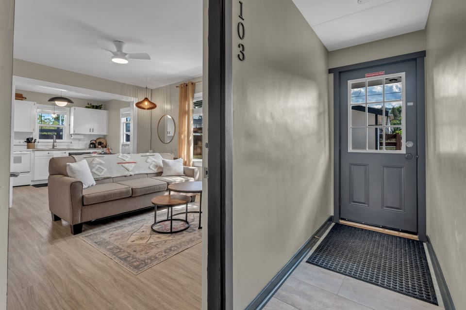Entrance to Unit from shared hall
