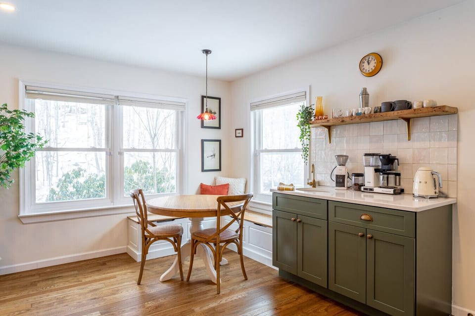 Perfect breakfast bar area!