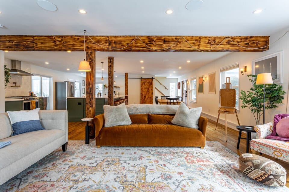Gorgeous open floor plan with tons of lighting