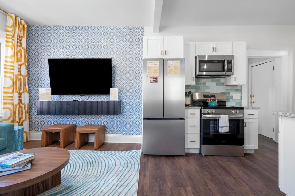 Big Screen Roku TV! Sign in to all your favorite steaming services! Open style floor plan - great for enjoying your group!