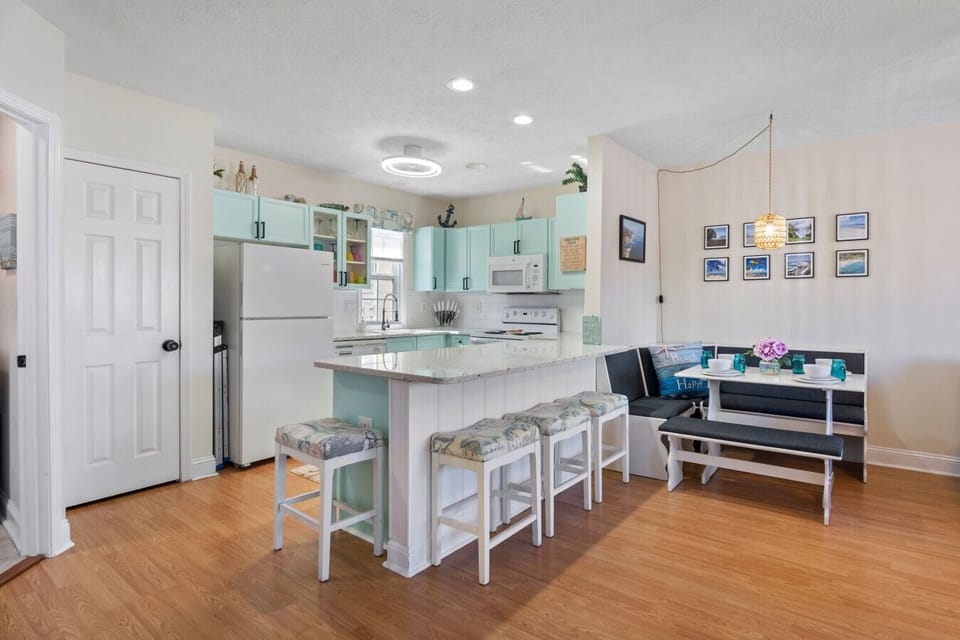 Large kitchen with tons of seating!