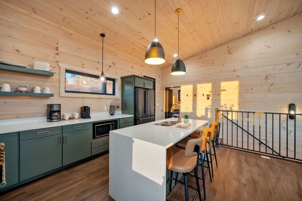 Fully equipped kitchen with spacious island with seating for 3.