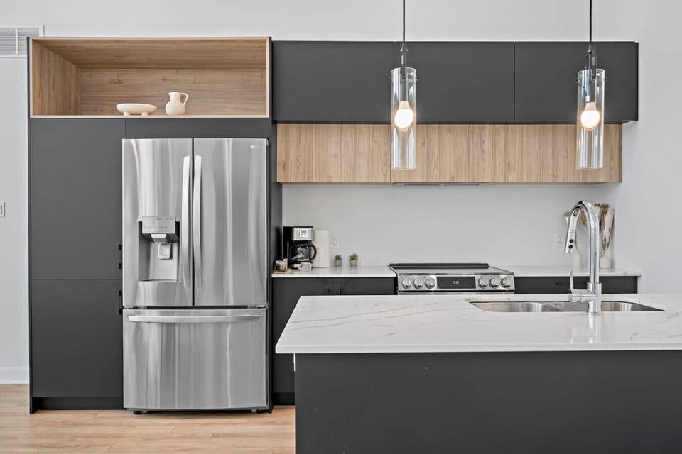 Fully equipped kitchen with modern appliances and dining space!