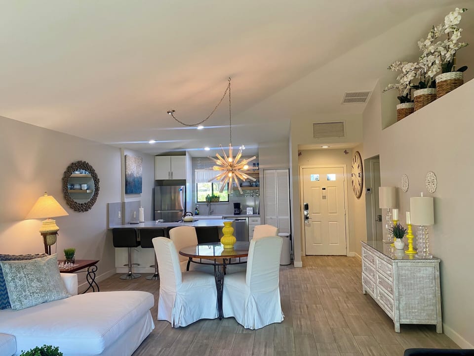 Dining Room/Kitchen 