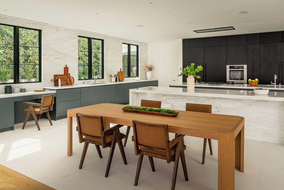 Villa Royale by LuxJB. BH Flats Mansion w Pickleball & Basketball court.