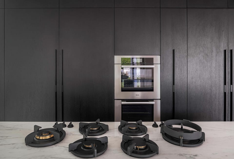 Villa Royale by LuxJB. BH Flats Mansion w Pickleball & Basketball court.