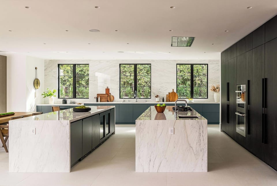 Villa Royale by LuxJB. BH Flats Mansion w Pickleball & Basketball court.