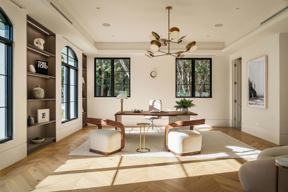 Villa Royale by LuxJB. BH Flats Mansion w Pickleball & Basketball court.