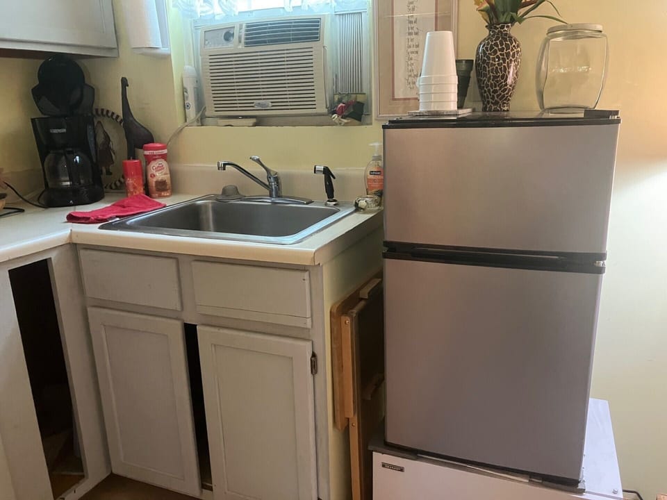 Sink and refrigerator 