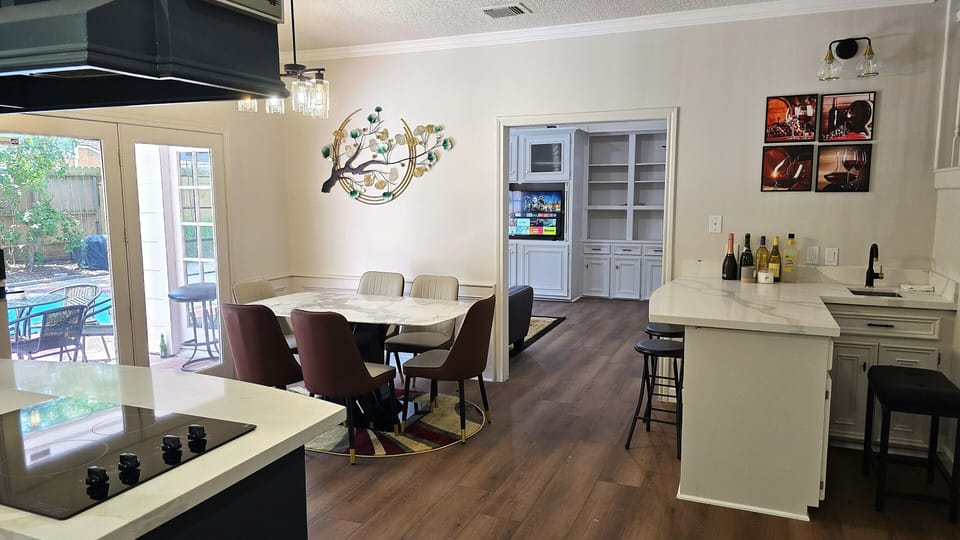 Charming Breakfast Nook & Wet Bar with Serene Pool Views