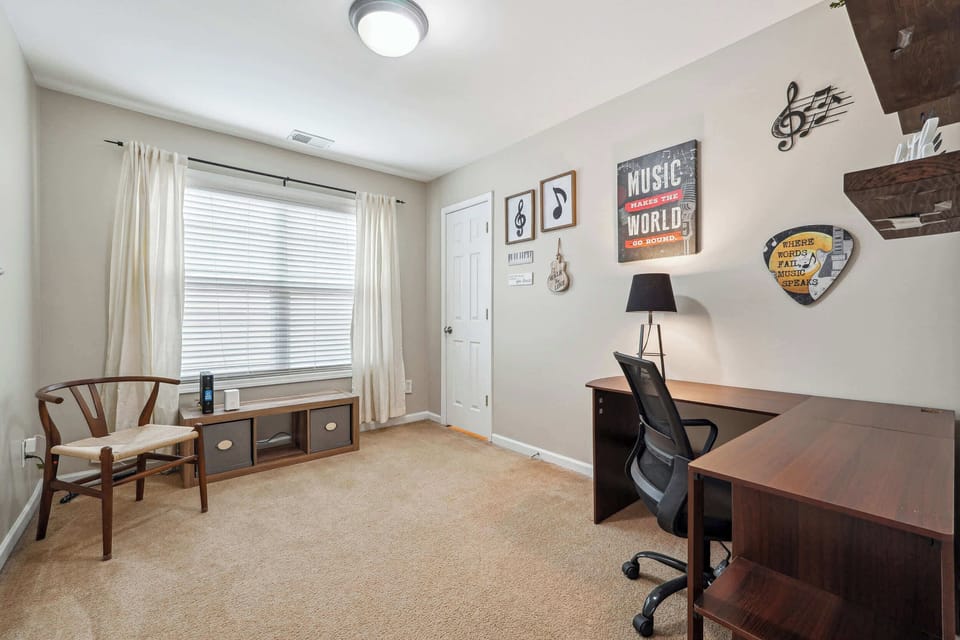 Bedroom #4- Office space.