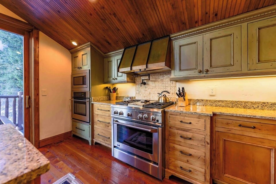 Well equipped kitchen