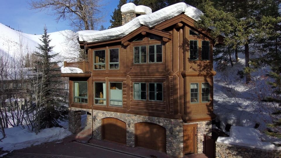 Exterior - walking distance to Warm Springs Lodge