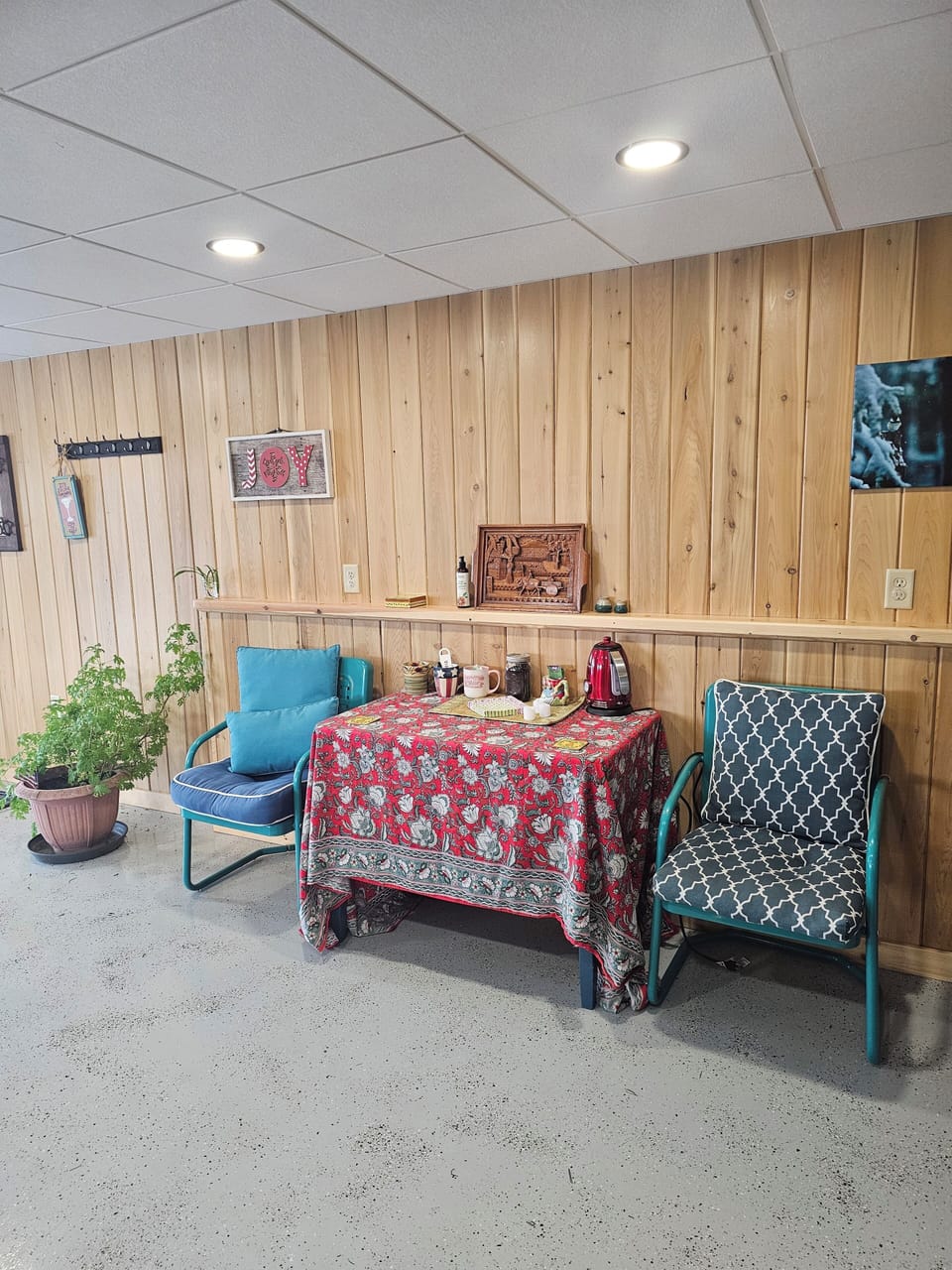 Bistro dining table/ coffee station