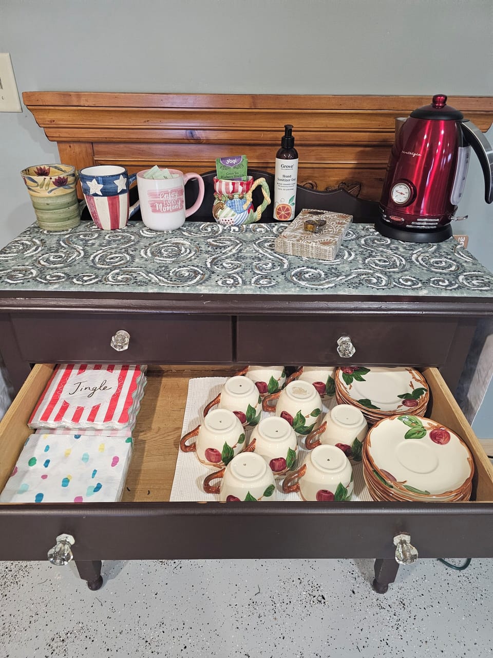 Tea station