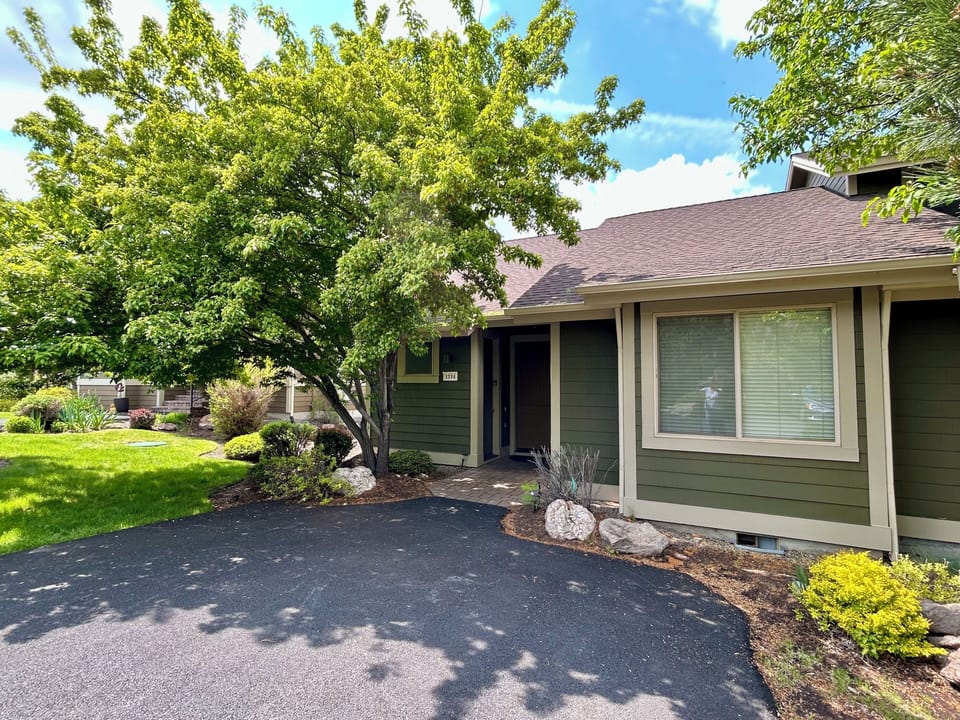2 Bedroom Condo Eagle Crest- Front