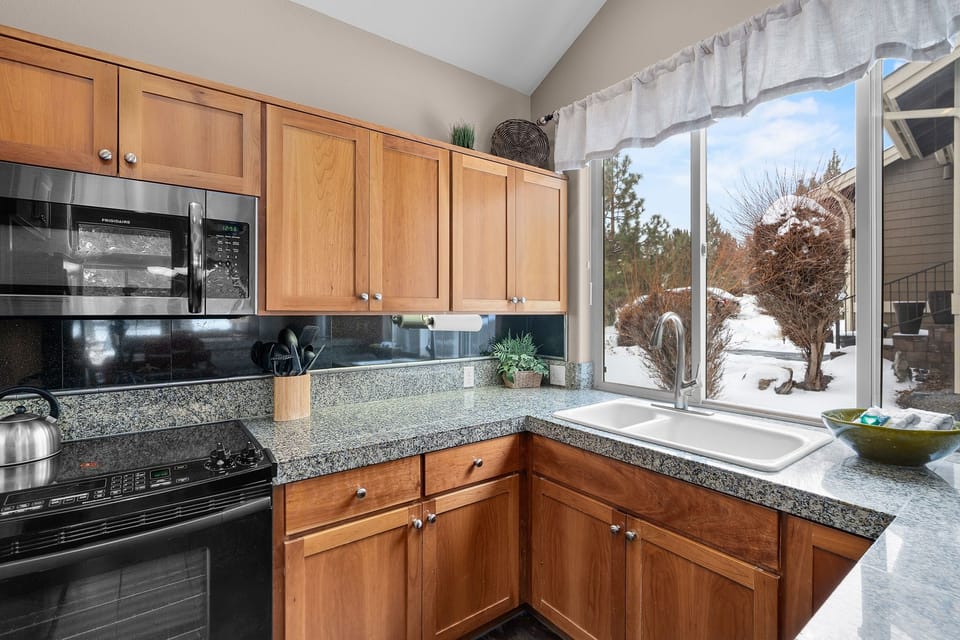2 Bedroom Condo Eagle Crest- Kitchen