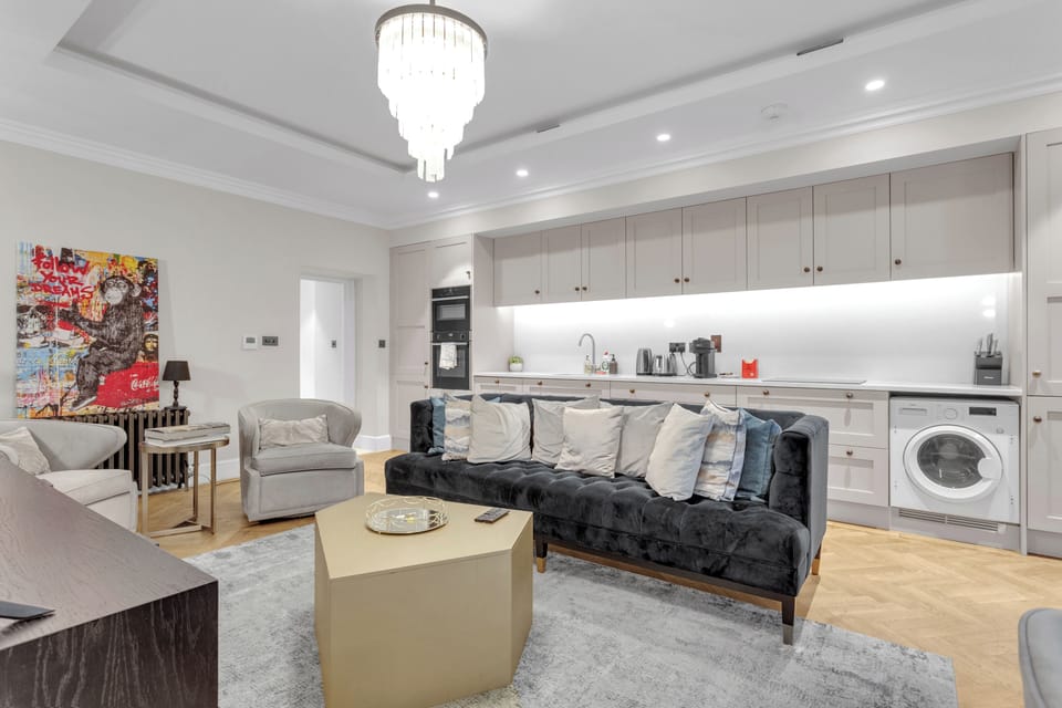 🛋️ Art and comfort blend seamlessly