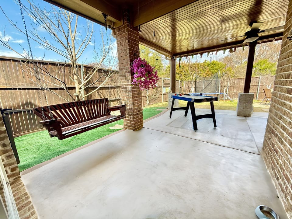 Luxury family retreat just 30 mins from Dallas, near Lake Ray Hubbard