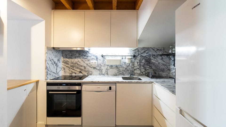Cook up a storm in our fully equipped kitchenette. Share delicious meals in the adjacent dining area with your loved ones. #kitchenette #airbnb