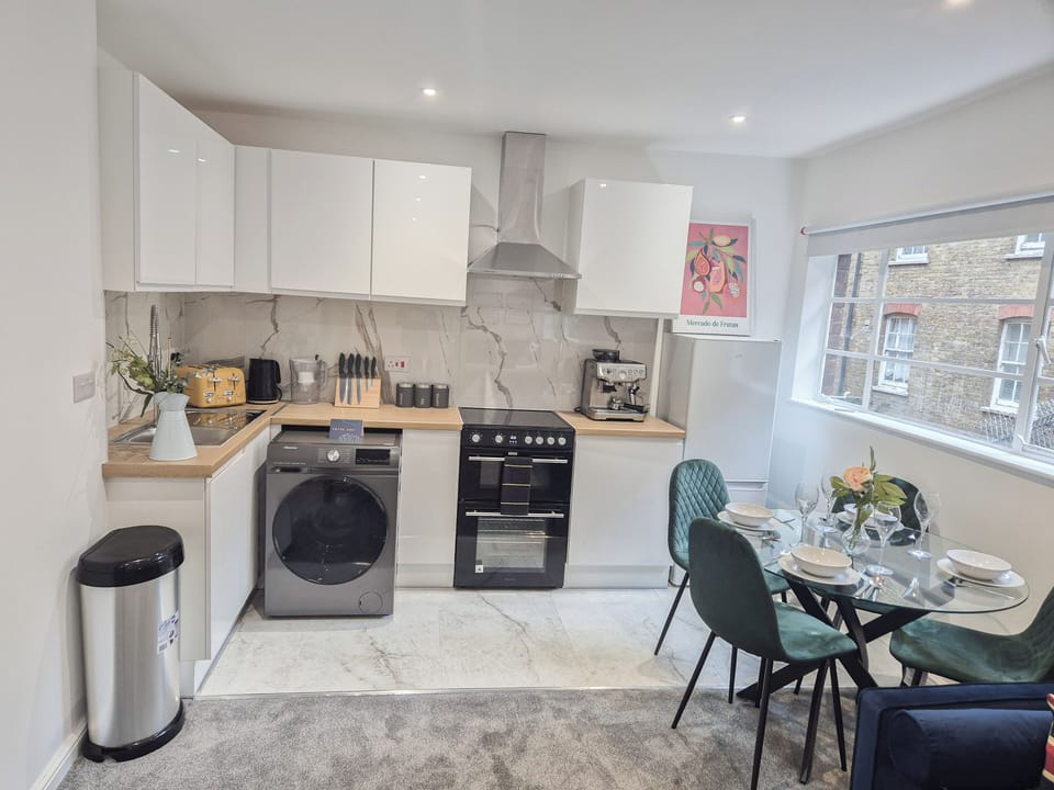 Cosy 1-bed studio flat w WiFi in Euston, Islington