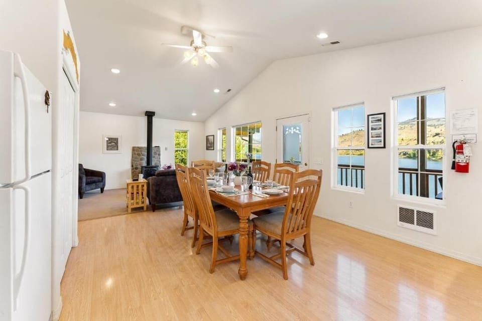 Dinning area and Living room