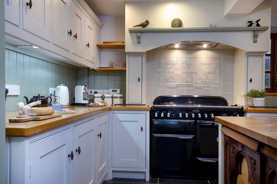 Chantry Cottage, Beaminster: The well-equipped kitchen
