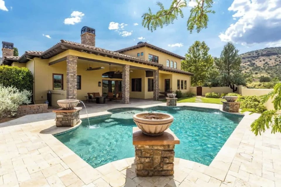 Luxury awaits! Private pool & breathtaking red rock views.