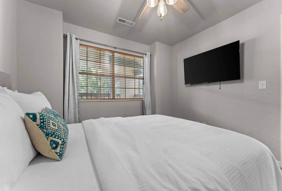 Second bedroom with tv.