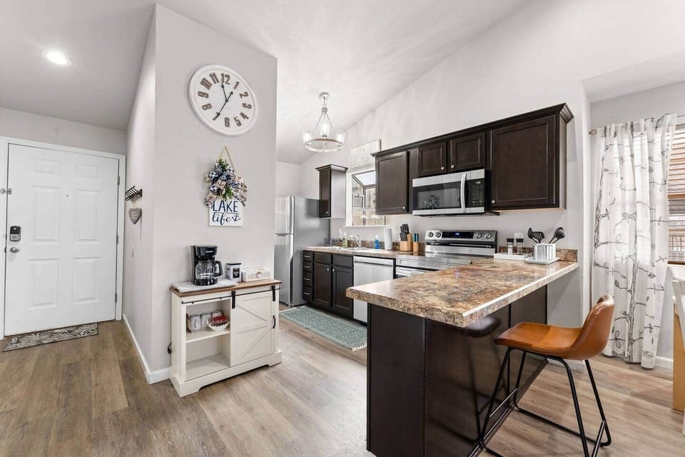 Beautiful new full size kitchen with fridge, stove, oven, microwave and dishwasher!