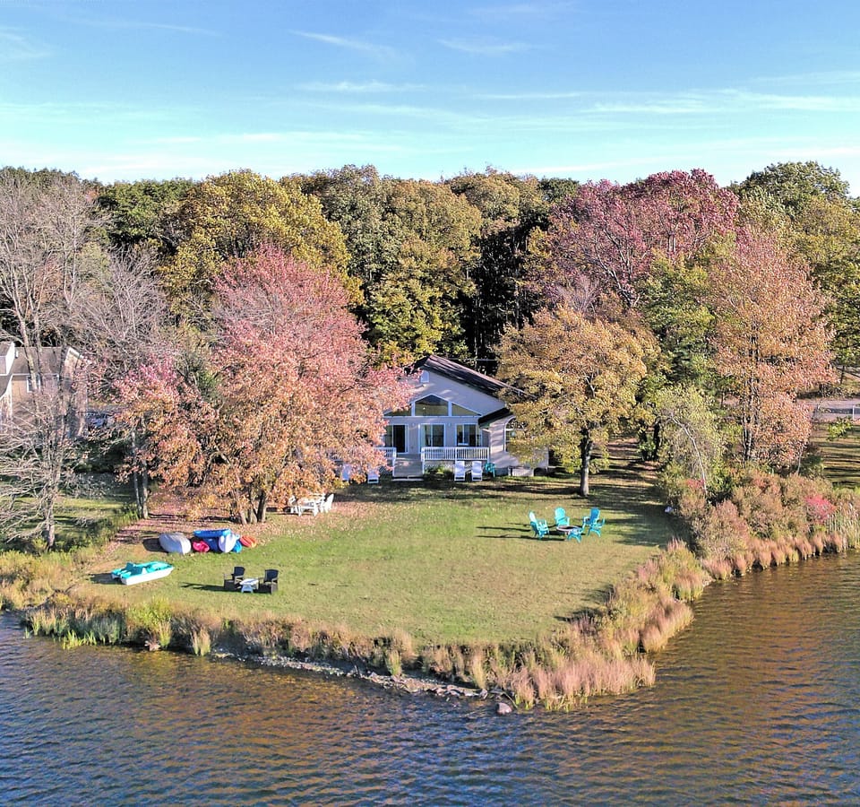 Waterfront galore in all its autumnal glory!