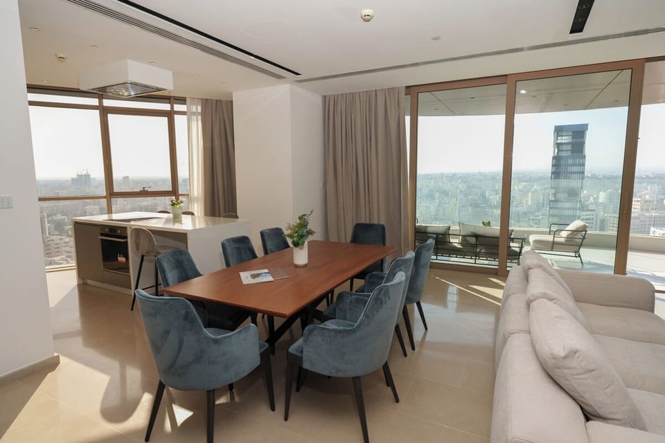 WealthyStays: Luxury City Escape (15)