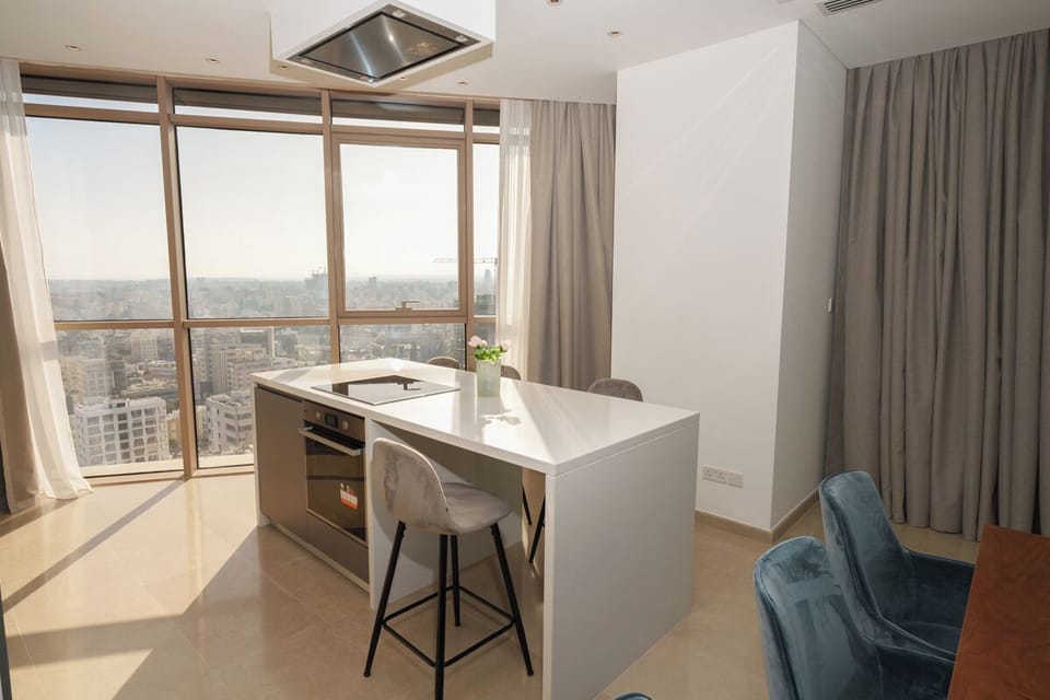 WealthyStays: Luxury City Escape (17)