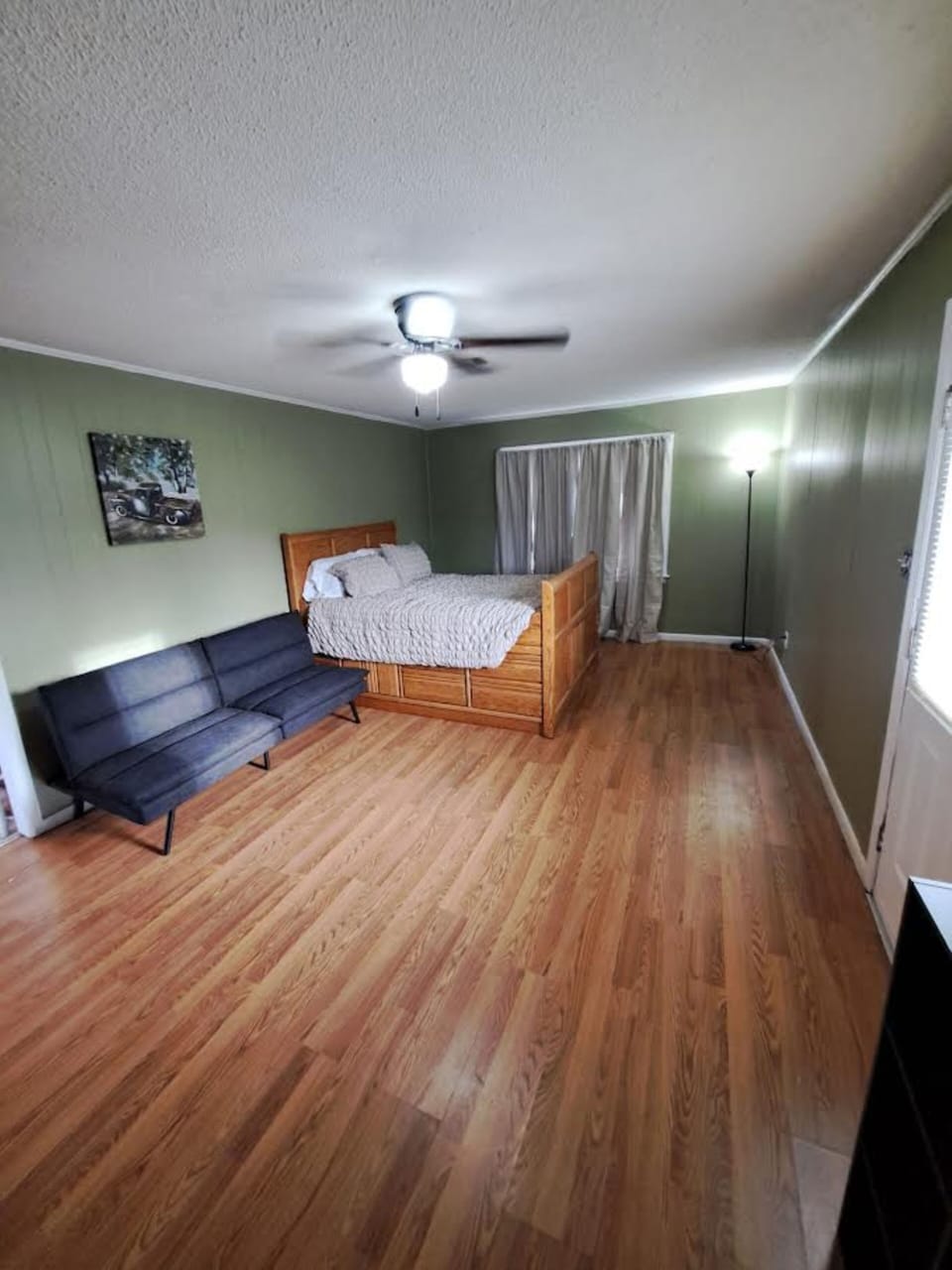 Bedroom 4-Queen Bed w/ Full Futon