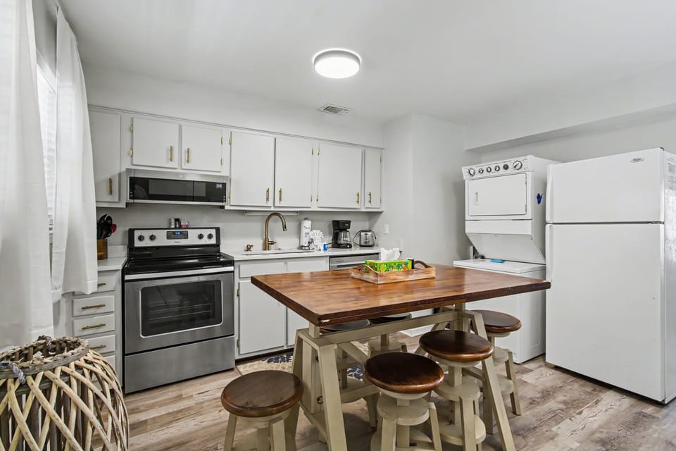 Gulf View Unit 18 Gulf Shores, Alabama. 2 bedroom. 1.5 bathroom. Sleeps 7. Managed by Island Rentals