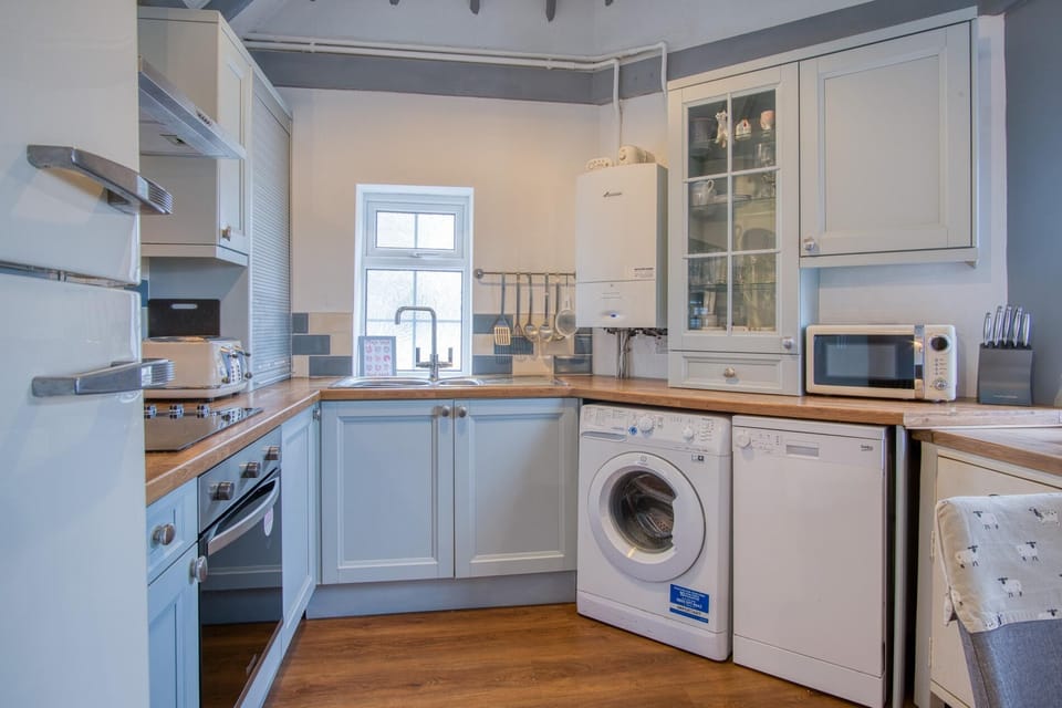 Beachwood - 2 Bedroom Cottage - Penally (24955)