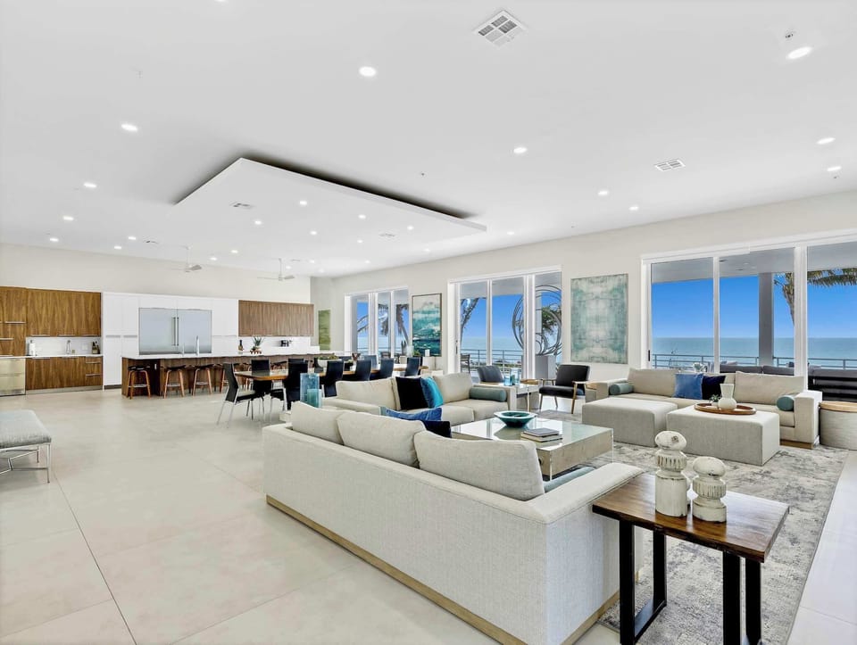 Expansive living area overlooking the Gulf of Mexico