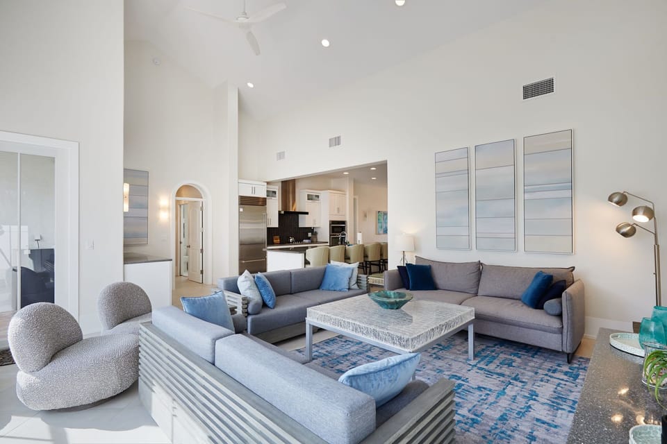 Large seating area, ideal for family gatherings