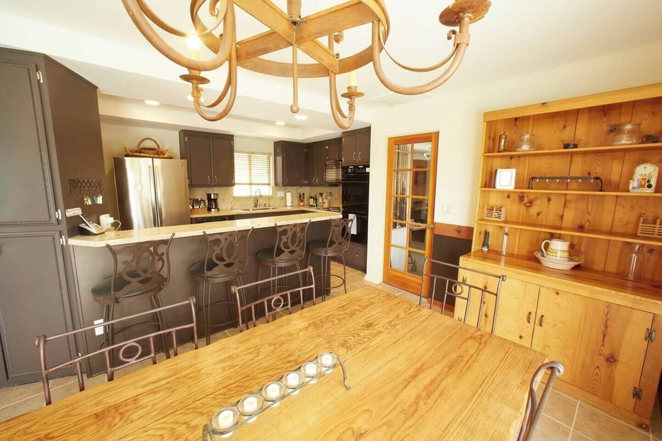 Dining Room / Kitchen Bar