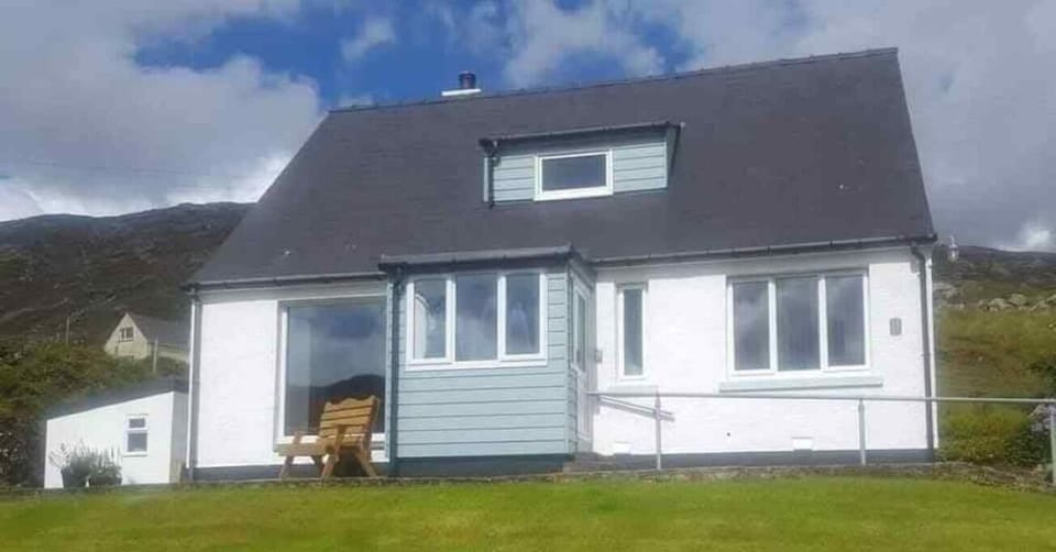 The front view of Clovelly Torran Glas