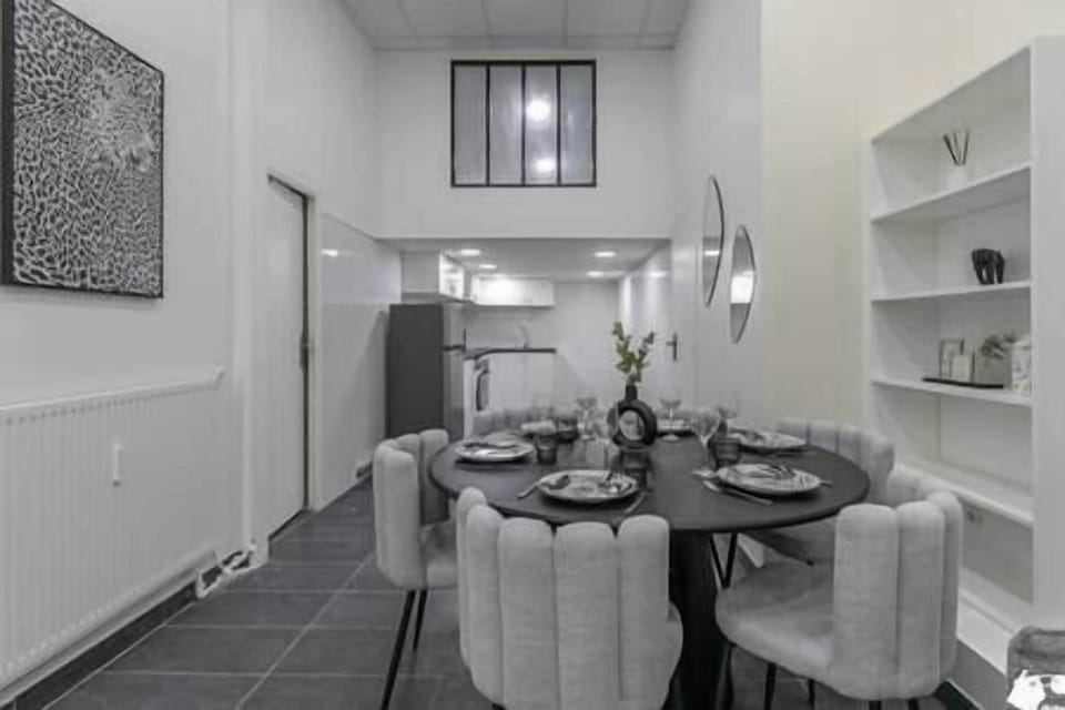 Salon avec coin repas 