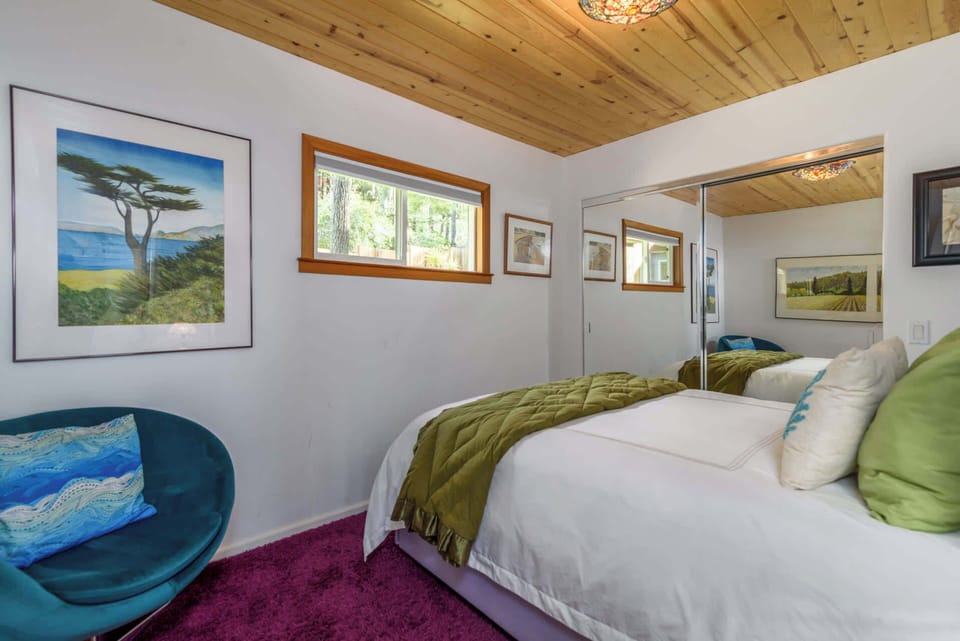 Bedroom 2 with queen bed 