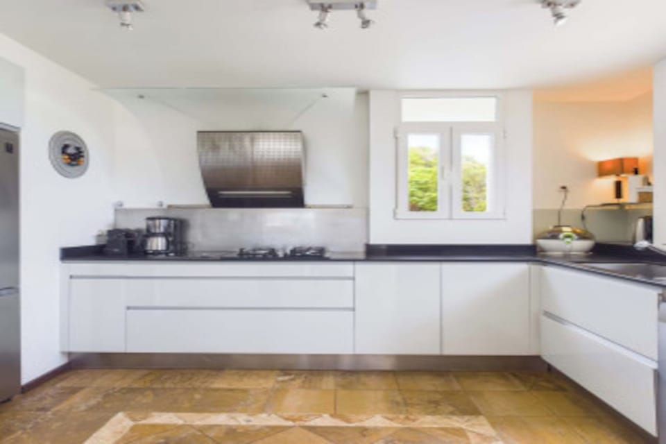 14-Villa Arrow Marine kitchen